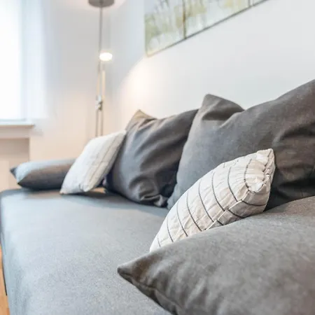 Neunzehn Apartment *